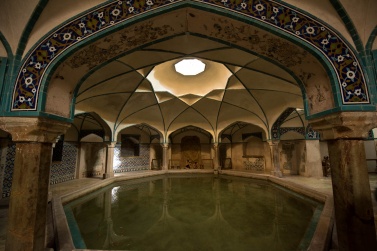 Hamam e Ganj Ali Khan, inside the Bazar e Sartasari of Kerman. The Hamams were used by merchants who stopped to sell or buy goods, after days of hard travel, to recover from the great efforts, but also as a meeting place to negotiate and discuss business